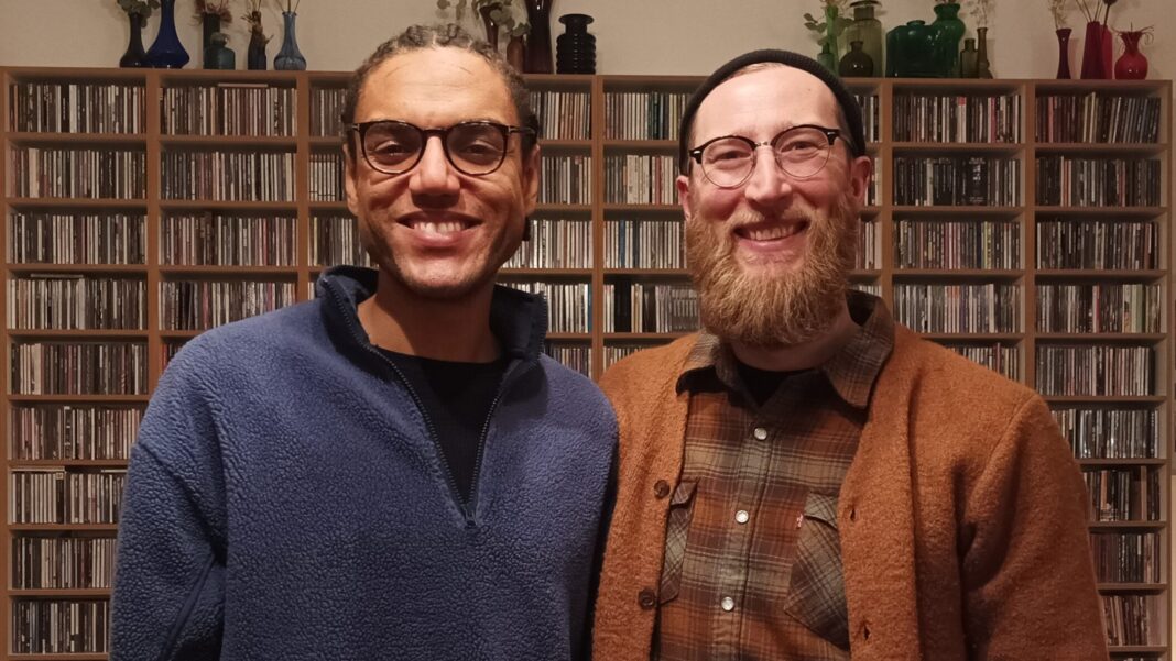 Schauspieler Lamin Leroy Gibba und Redakteur Jan Schwarzkamp (Foto: Jan Schwarzkamp)