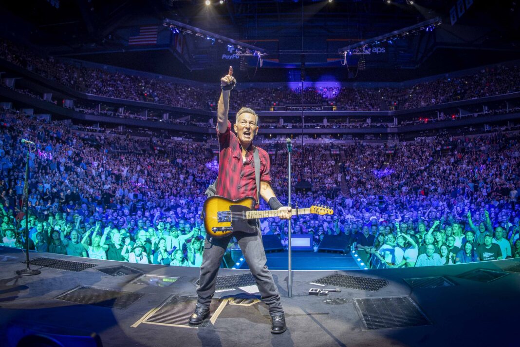 Bruce Springsteen and The E Street Band at Footprint Center, Phoenix, Arizona. (Foto: Rob DeMartin)