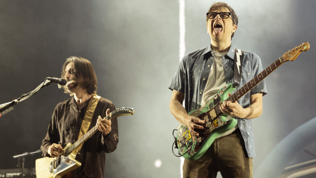 Nicht ganz leicht zu Sortieren: die bunte Diskografie von Weezer (Foto: Barry Brecheisen/WireImage/Getty Images)