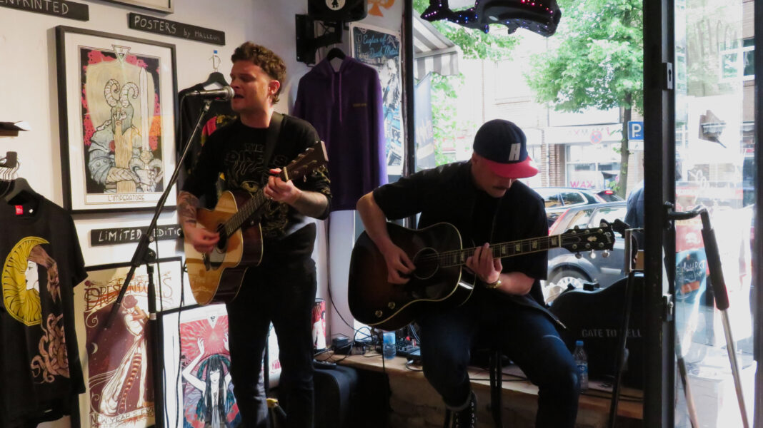 Gordon und Urquhart im Lo-Fi Store (Foto: Hannah Rosenthal)