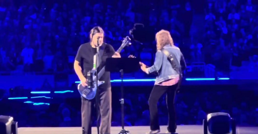 Kirk Hammett und Robert Trujillo covern 