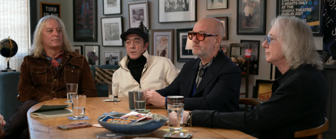 Screenshot: R.E.M. beim Interview mit CBS