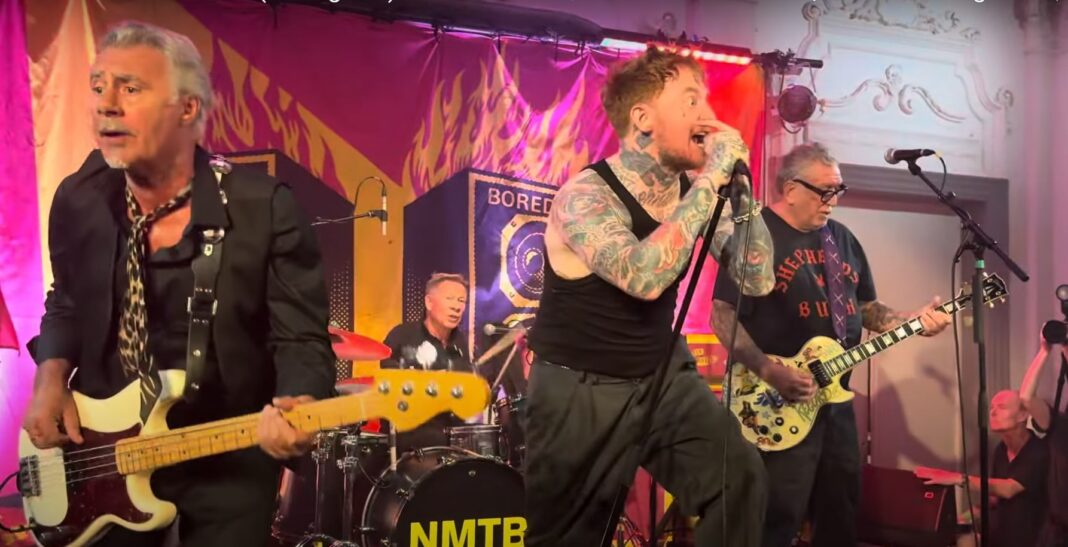 Frank Carter & Sex Pistols (Screenshot: YouTube)