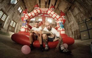 Soft Play (Slaves) & Robbie Williams  – Punk ist tot