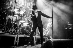 The Damned live in Berlin –  Barett-Tausch mit dem Captain