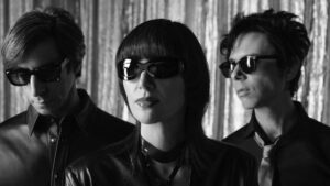 Yeah Yeah Yeahs kündigen Comeback-Album und Single &#8220;Spitting Off The Edge Of The World&#8221; an