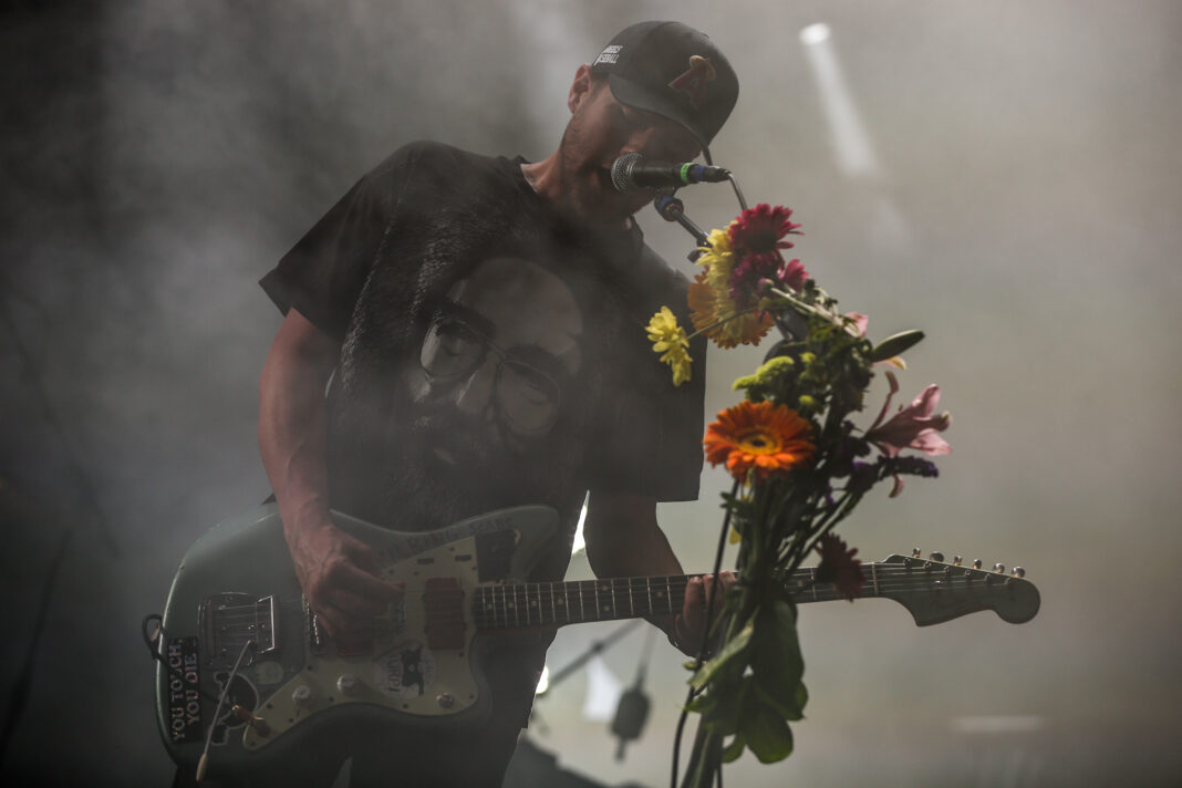 Trotz Vorwürfen bald wieder auf der Bühne: Jesse Lacey von Brand New (Foto: picture alliance / AP Photo | Rich Fury)