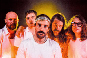 Idles - Neues Cover  – Little Simz meets Peaches &#038; Chemical Brothers