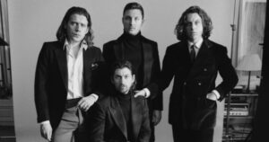 Arctic Monkeys kündigen neues Album &#8220;Tranquility Base Hotel &amp; Casino&#8221; an