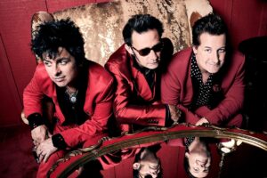 Green Day kündigen neues Album an und streamen Song, spielen mit Weezer in Berlin