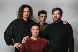 VISIONS Premiere: Post-Punks Die Arbeit präsentieren &#8220;Könige im Nichts&#8221;