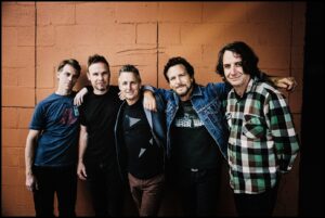 Pearl Jam streamen neue Single &#8220;Dance Of The Clairvoyants&#8221;