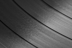 Apollo Masters: Brand bei Speziallack-Hersteller könnte globale Folgen für Vinylmarkt haben