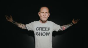 Corey Taylor kündigt Solodebüt an, präsentiert &#8220;CMFT Must Be Stopped&#8221; und weitere Single