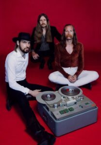 Kadavar zeigen Video zu &#8220;Everything Is Changing&#8221;, kündigen Album  &#8220;The Isolation Tapes&#8221; an