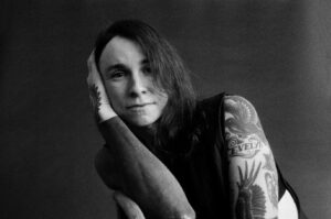 Laura Jane Grace veröffentlicht überraschend neues Album &#8220;Stay Alive&#8221;