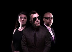 Puscifer spielen bei kommendem Streaming-Konzert &#8220;Money $hot&#8221; in Gänze