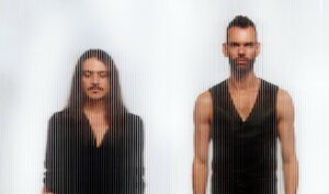 Placebo streamen neue Single &#8220;Surrounded By Spies&#8221;, kündigen Tour an