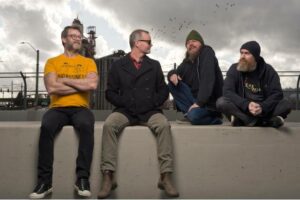 VISIONS Premiere: Red Fang teilen AC/DC-Cover von &#8220;Hells Bells&#8221;