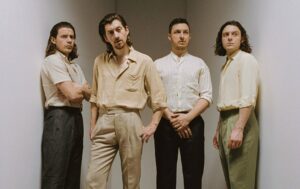 Arctic Monkeys präsentieren neuen Song live