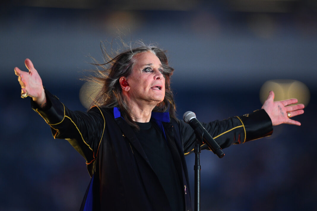 Ozzy Osbourne bei einem seinem wohl letzten Auftritt in den USA, 2022 (Foto: Brian Rothmuller/Icon Sportswire via Getty Images)