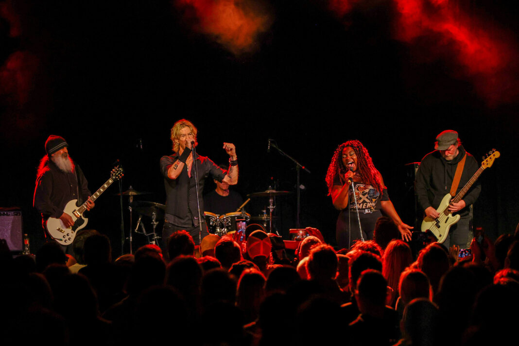 Soundgarden (als Nudedragons) mit Duff McKagan und Shaina Shepherd. Seattle, 2024 (Foto: Mat Hayward/Getty Images)