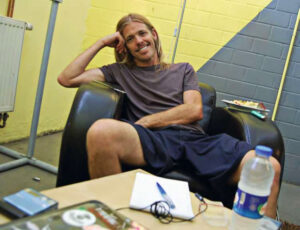 Taylor Hawkins im Blinddate –  »Wenigstens hat uns Tom Petty nicht verklagt«